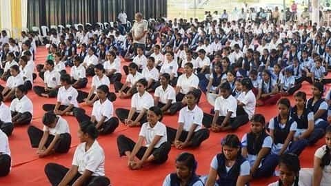 उत्तर प्रदेश: अब सरकारी स्कूलों में बच्चे योग से करेंगे दिन की शुरूआत, लगेगी PT क्लास उत्तर प्रदेश: अब सरकारी स्कूलों में बच्चे योग से करेंगे दिन की शुरूआत, लगेगी PT क्लास