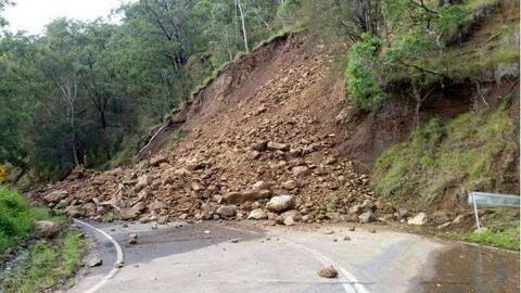 असम की बराक भेली घाटी में भूस्खलन से 20 लोगों की मौत, दर्जनों घायल असम की बराक भेली घाटी में भूस्खलन से 20 लोगों की मौत, दर्जनों घायल