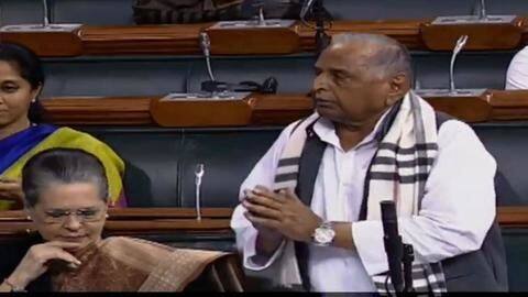 सोनिया गांधी के बगल में खड़े होकर बोले मुलायम सिंह, मोदीजी आप फिर से प्रधानमंत्री बनें सोनिया गांधी के बगल में खड़े होकर बोले मुलायम सिंह, मोदीजी आप फिर से प्रधानमंत्री बनें