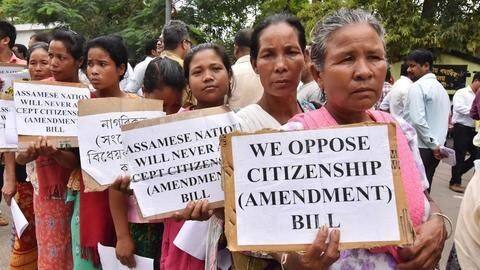नागरिकता (संशोधन) बिल को मिली केंद्रीय कैबिनेट की मंजूरी, जानें क्यों हो रहा है इसका विरोध नागरिकता (संशोधन) बिल को मिली केंद्रीय कैबिनेट की मंजूरी, जानें क्यों हो रहा है इसका विरोध
