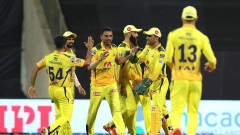 KKR बनाम CSK: चेन्नई ने 18 रनों से जीता मैच, दीपक चाहर ने की घातक गेंदबाजी KKR बनाम CSK: चेन्नई ने 18 रनों से जीता मैच, दीपक चाहर ने की घातक गेंदबाजी