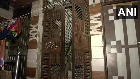 दिल्ली: कमरे में महिला और 4 बच्चों के शव मिले, अंगीठी के कारण मौत की आशंका दिल्ली: कमरे में महिला और 4 बच्चों के शव मिले, अंगीठी के कारण मौत की आशंका