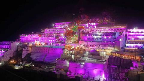 जम्मू कश्मीर: वैष्णो देवी भवन में भगदड़ मचने से 12 श्रद्धालुओं की मौत, कई घायल जम्मू कश्मीर: वैष्णो देवी भवन में भगदड़ मचने से 12 श्रद्धालुओं की मौत, कई घायल