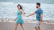 रिश्ते में कम होता जा रहा है रोमांस? दोबारा प्यार बढ़ाने के लिए उठाएं ये कदम 