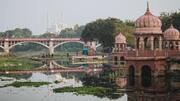 उत्तर प्रदेश: लखनऊ में ड्राई फ्रूट्स बेचने वाले कश्मीरी के साथ बदसलूकी, सामान नदी में फेंका