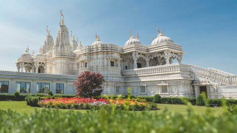 कनाडा: टोरंटो में बड़े हिंदू मंदिर को पहुंचाया गया नुकसान, लिखे गए भारत विरोधी नारे कनाडा: टोरंटो में बड़े हिंदू मंदिर को पहुंचाया गया नुकसान, लिखे गए भारत विरोधी नारे