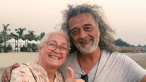 गायक लकी अली के निधन की उड़ी फर्जी खबर, अभिनेत्री नफीसा अली ने बताई सच्चाई गायक लकी अली के निधन की उड़ी फर्जी खबर, अभिनेत्री नफीसा अली ने बताई सच्चाई