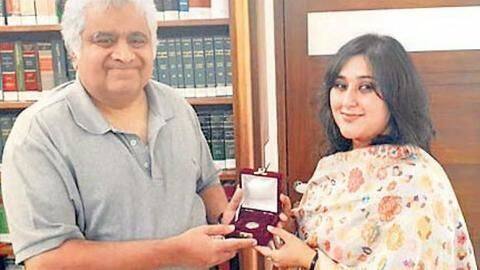 सुषमा स्वराज की बेटी ने पूरी की उनकी आखिरी इच्छा, एडवोकेट हरीश साल्वे को दी फीस सुषमा स्वराज की बेटी ने पूरी की उनकी आखिरी इच्छा, एडवोकेट हरीश साल्वे को दी फीस