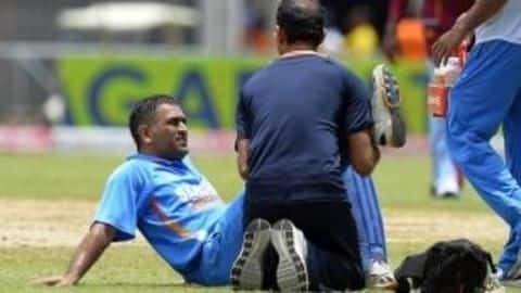 ...तो क्या इस कारण भारतीय टीम से बाहर चल रहे हैं महेंद्र सिंह धोनी? ...तो क्या इस कारण भारतीय टीम से बाहर चल रहे हैं महेंद्र सिंह धोनी?