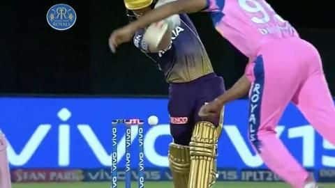 IPL: स्टंप से गेंद टकराने के बाद भी नहीं गिरे बेल्स, खिलाड़ियों ने उठाई आवाज़, देखें IPL: स्टंप से गेंद टकराने के बाद भी नहीं गिरे बेल्स, खिलाड़ियों ने उठाई आवाज़, देखें
