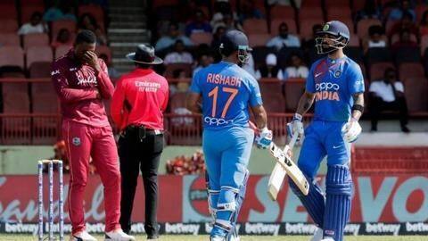 भारत बनाम वेस्टइंडीज़: पहले वनडे में दोनों टीमों की संभावित प्लेइंग इलेवन और बेस्ट ड्रीम 11 भारत बनाम वेस्टइंडीज़: पहले वनडे में दोनों टीमों की संभावित प्लेइंग इलेवन और बेस्ट ड्रीम 11