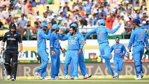 गणतंत्र दिसव पर भारतीय टीम ने न्यूज़ीलैंड में फहराया तिरंगा, दूसरे वनडे में दर्ज की जीत गणतंत्र दिसव पर भारतीय टीम ने न्यूज़ीलैंड में फहराया तिरंगा, दूसरे वनडे में दर्ज की जीत