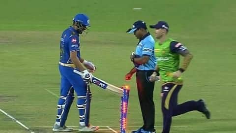 IPL 2019: आउट होने के बाद रोहित शर्मा ने विकेट पर मारा बल्ला, देना होगा जुर्माना IPL 2019: आउट होने के बाद रोहित शर्मा ने विकेट पर मारा बल्ला, देना होगा जुर्माना