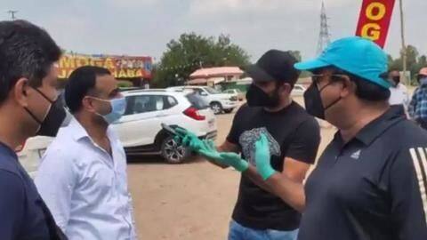 कोराना वायरस: लॉकडाउन में फंसे लोगों की मदद को आगे आए शमी, बांट रहे हैं भोजन कोराना वायरस: लॉकडाउन में फंसे लोगों की मदद को आगे आए शमी, बांट रहे हैं भोजन