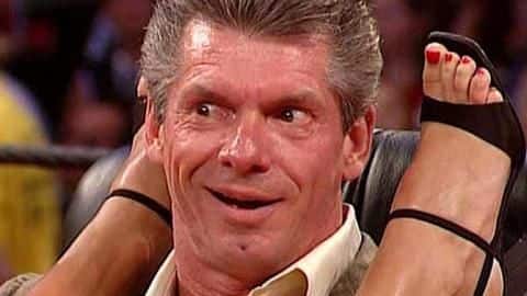 WWE: ऐसे मौके जब स्टोरीलाइन के लिए विंस मैकमैहन ने तोड़ दीं सारी सीमाएं WWE: ऐसे मौके जब स्टोरीलाइन के लिए विंस मैकमैहन ने तोड़ दीं सारी सीमाएं