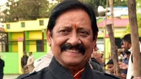 पूर्व भारतीय क्रिकेटर चेतन चौहान का दिल का दौरा पड़ने से निधन पूर्व भारतीय क्रिकेटर चेतन चौहान का दिल का दौरा पड़ने से निधन