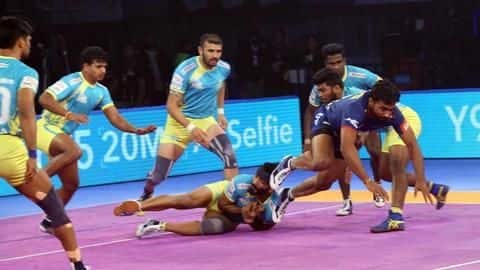 प्रो कबड्डी लीग 2018: थलाइवाज के खिलाफ हरियाणा ने आखिरी रेड में कराया मुकाबला टाई प्रो कबड्डी लीग 2018: थलाइवाज के खिलाफ हरियाणा ने आखिरी रेड में कराया मुकाबला टाई