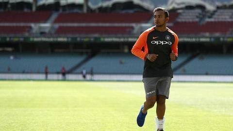 भारत बनाम ऑस्ट्रेलिया: भारतीय टीम को झटका, चोटिल शॉ हुए सीरीज से बाहर, रिप्लेसमेंट की घोषणा भारत बनाम ऑस्ट्रेलिया: भारतीय टीम को झटका, चोटिल शॉ हुए सीरीज से बाहर, रिप्लेसमेंट की घोषणा