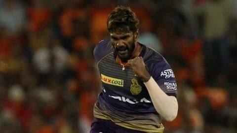 IPL 2020: चोट के कारण बाहर हुए भुवनेश्वर कुमार को इस खिलाड़ी ने किया रिप्लेस IPL 2020: चोट के कारण बाहर हुए भुवनेश्वर कुमार को इस खिलाड़ी ने किया रिप्लेस