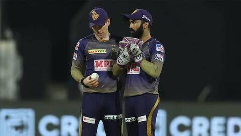 कार्तिक की जगह इयोन मोर्गन को कप्तान बनाने की मांग कर रहे हैं KKR फैंस कार्तिक की जगह इयोन मोर्गन को कप्तान बनाने की मांग कर रहे हैं KKR फैंस