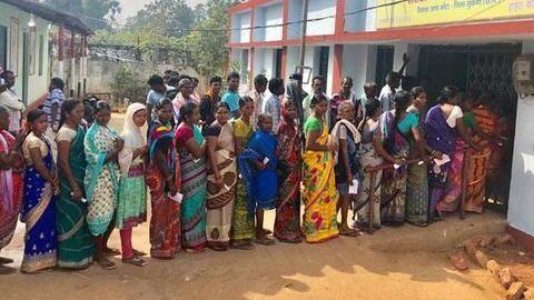 छत्तीसगढ़ में दूसरे चरण का मतदान जारी, 10 बजे तक 12.54 फीसदी वोटिंग छत्तीसगढ़ में दूसरे चरण का मतदान जारी, 10 बजे तक 12.54 फीसदी वोटिंग