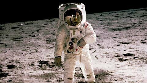 चांद पर मौजूद हैं नील आर्मस्ट्रॉन्ग के पैरों के निशान, NASA ने शेयर किया वीडियो चांद पर मौजूद हैं नील आर्मस्ट्रॉन्ग के पैरों के निशान, NASA ने शेयर किया वीडियो