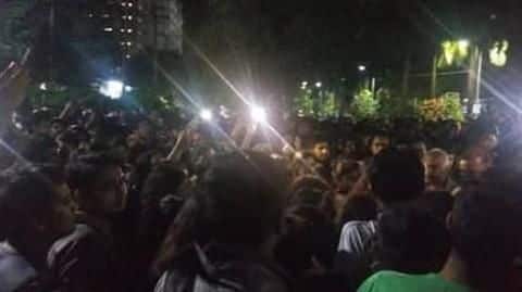 चेन्नई: छात्रा के सामने हस्तमैथुन करने लगा कर्मचारी, भारी विरोध के बाद जागा विश्वविद्यालय प्रशासन चेन्नई: छात्रा के सामने हस्तमैथुन करने लगा कर्मचारी, भारी विरोध के बाद जागा विश्वविद्यालय प्रशासन