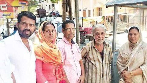 फेसबुक की मदद से 37 साल बाद मिला व्यक्ति का परिवार, जानें पूरी कहानी फेसबुक की मदद से 37 साल बाद मिला व्यक्ति का परिवार, जानें पूरी कहानी