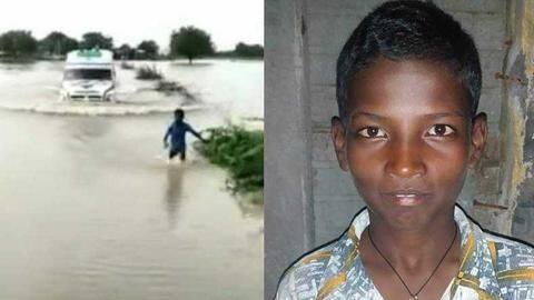 बाढ़ में फँसी एंबुलेंस को 12 साल के बच्चे ने दिखाया रास्ता, अब हुआ सम्मानित बाढ़ में फँसी एंबुलेंस को 12 साल के बच्चे ने दिखाया रास्ता, अब हुआ सम्मानित