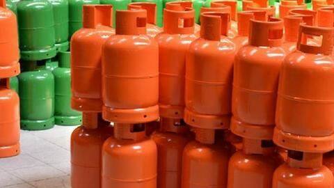 LPG सिलेंडर ख़ुद से घर लाने पर एजेंसी आपको देगी पैसे, जानें क्या है नियम LPG सिलेंडर ख़ुद से घर लाने पर एजेंसी आपको देगी पैसे, जानें क्या है नियम