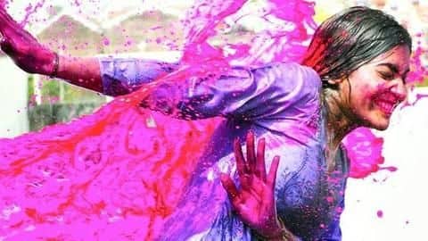 होली खेलने के बाद इन घरेलू उपायों से बालों और चेहरे को फिर से बनाएं चमकदार होली खेलने के बाद इन घरेलू उपायों से बालों और चेहरे को फिर से बनाएं चमकदार