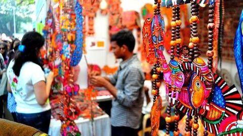 दिल्ली के इन बाज़ारों से करें ख़रीदारी, मिलेंगे 50 रूपए से भी सस्ते कपड़े दिल्ली के इन बाज़ारों से करें ख़रीदारी, मिलेंगे 50 रूपए से भी सस्ते कपड़े