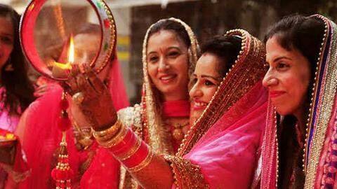 उत्तर प्रदेश के इस गाँव में करवा चौथ के दिन महिलाएँ नहीं रखती व्रत, जानें क्यों उत्तर प्रदेश के इस गाँव में करवा चौथ के दिन महिलाएँ नहीं रखती व्रत, जानें क्यों