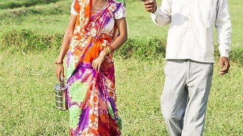 आख़िर क्यों यहाँ के लोग आधार कार्ड बनवाने के लिए निकलते हैं खाना-पानी लेकर, जानें आख़िर क्यों यहाँ के लोग आधार कार्ड बनवाने के लिए निकलते हैं खाना-पानी लेकर, जानें