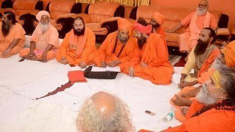 कुंभ 2019: निरंजनी अखाड़े के साधु हैं सबसे ज़्यादा पढ़े-लिखे, IIT-IIM में दे चुके हैं लेक्चर कुंभ 2019: निरंजनी अखाड़े के साधु हैं सबसे ज़्यादा पढ़े-लिखे, IIT-IIM में दे चुके हैं लेक्चर