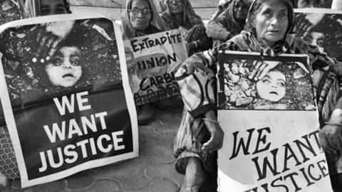 भोपाल गैस त्रासदी: हादसे के 34 साल बाद भी सबकुछ याद दिला देती है ये फ़िल्में भोपाल गैस त्रासदी: हादसे के 34 साल बाद भी सबकुछ याद दिला देती है ये फ़िल्में
