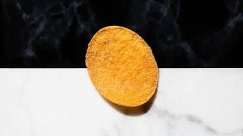 इस आलू चिप्स के एक टुकड़े की कीमत है 785 रुपये, जानें क्या है खासियत इस आलू चिप्स के एक टुकड़े की कीमत है 785 रुपये, जानें क्या है खासियत
