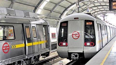 दिल्ली पुलिस के ASI ने मेट्रो के आगे कूदकर की आत्महत्या, जाँच में जुटी पुलिस दिल्ली पुलिस के ASI ने मेट्रो के आगे कूदकर की आत्महत्या, जाँच में जुटी पुलिस