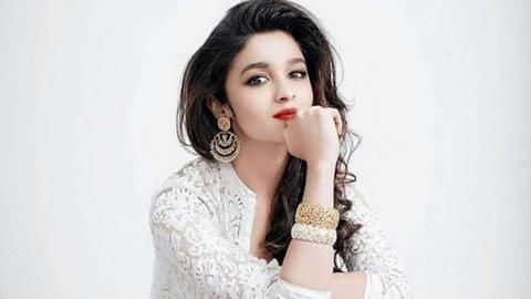 आलिया की त्वचा कैसे दिखती है इतनी चमकदार, जानिए उनकी ख़ूबसूरती का राज आलिया की त्वचा कैसे दिखती है इतनी चमकदार, जानिए उनकी ख़ूबसूरती का राज