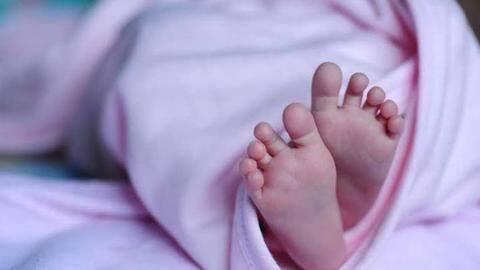 माता-पिता की लड़ाई के दौरान सिर पर चोट लगने से पाँच महीने के बच्चे की मौत माता-पिता की लड़ाई के दौरान सिर पर चोट लगने से पाँच महीने के बच्चे की मौत