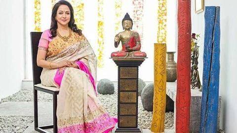 हेमा मालिनी 70 की उम्र में भी दिखती हैं इतनी फिट, जानें उनकी फ़िटनेस का राज हेमा मालिनी 70 की उम्र में भी दिखती हैं इतनी फिट, जानें उनकी फ़िटनेस का राज