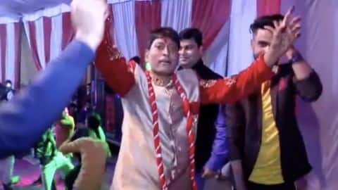 उत्तर प्रदेश: दूल्हे का नागिन डांस देखकर भड़की दुल्हन, किया शादी से इनकार उत्तर प्रदेश: दूल्हे का नागिन डांस देखकर भड़की दुल्हन, किया शादी से इनकार