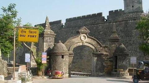 पुर्तगाली डांस है यहाँ का मुख्य आकर्षण पुर्तगाली डांस है यहाँ का मुख्य आकर्षण