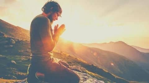 अगर आप भी आध्यात्म की तलाश में हैं, तो ज़रूर करें इन जगहों की यात्रा अगर आप भी आध्यात्म की तलाश में हैं, तो ज़रूर करें इन जगहों की यात्रा
