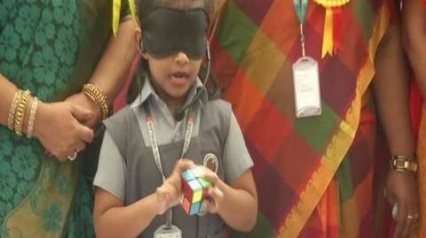 छह वर्षीय बच्ची ने बंद आँखों से किया रूबिक हल, गिनीज़ बुक में नाम शामिल छह वर्षीय बच्ची ने बंद आँखों से किया रूबिक हल, गिनीज़ बुक में नाम शामिल