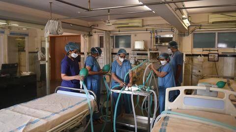 वडोदरा: COVID-19 अस्पताल में 12 घंटे गुल रही बिजली, वेंटिलेटर पर थे छह मरीज वडोदरा: COVID-19 अस्पताल में 12 घंटे गुल रही बिजली, वेंटिलेटर पर थे छह मरीज