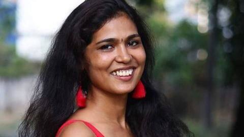 केरल: अर्धनग्न होकर अपने बच्चों से शरीर पर पेंटिंग बनवाने पर रेहाना फातिमा के खिलाफ केस केरल: अर्धनग्न होकर अपने बच्चों से शरीर पर पेंटिंग बनवाने पर रेहाना फातिमा के खिलाफ केस