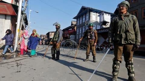 कश्मीर में 2G इंटरनेट सर्विस बहाल, सोशल मीडिया पर रोक अब भी जारी कश्मीर में 2G इंटरनेट सर्विस बहाल, सोशल मीडिया पर रोक अब भी जारी