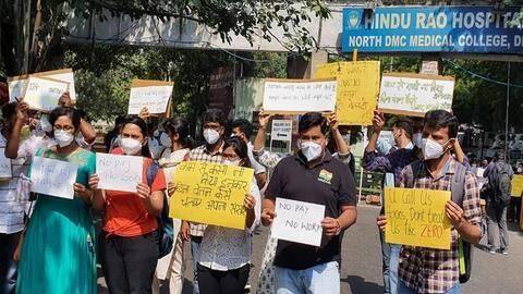 दिल्ली: चार महीनों से वेतन का इंतजार कर रहे हिंदू अस्पताल के डॉक्टर हड़ताल पर दिल्ली: चार महीनों से वेतन का इंतजार कर रहे हिंदू अस्पताल के डॉक्टर हड़ताल पर