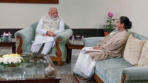 अम्फान प्रभावित इलाकों का हवाई सर्वेक्षण करने बंगाल पहुंचे प्रधानमंत्री, 83 दिन बाद दिल्ली से निकले अम्फान प्रभावित इलाकों का हवाई सर्वेक्षण करने बंगाल पहुंचे प्रधानमंत्री, 83 दिन बाद दिल्ली से निकले